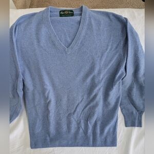 Alan Paine British Classic V-Neck Cashmere Sweater in Light Blue
